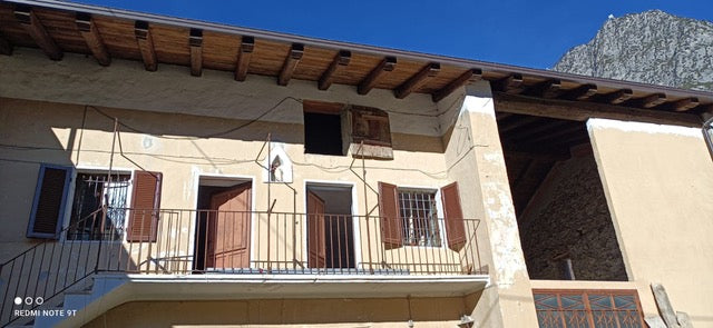 MAISON À RÉNOVER – EXCELLENTE SITUATION  65000.00€
