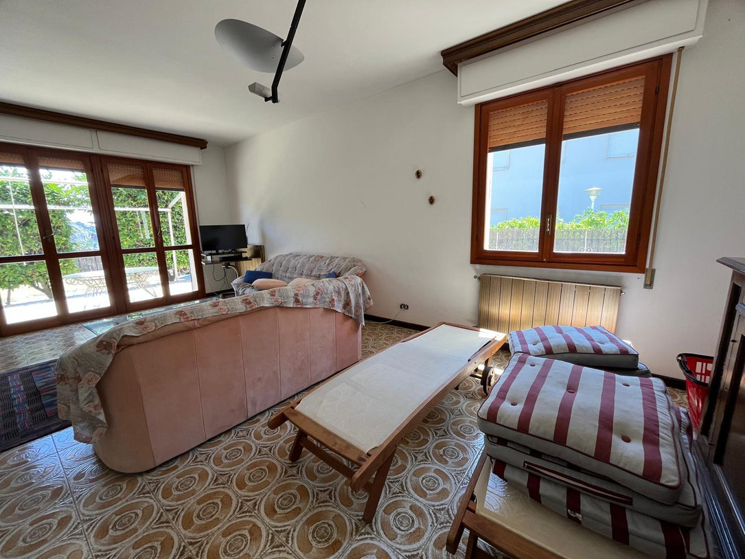 Villa Indépendante avec Vue sur la Mer – 450.000 € situer  sur les hauteurs de Vintimille a 20mn de menton et 35mn de Monaco