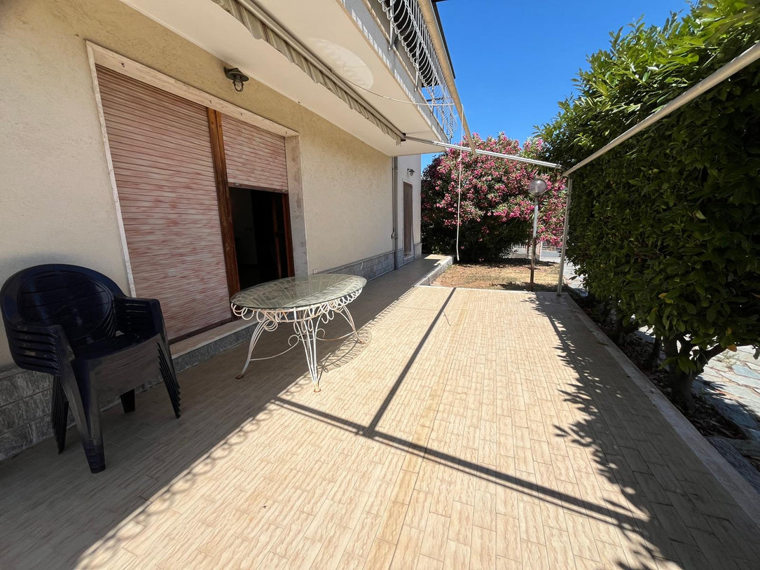 Villa Indépendante avec Vue sur la Mer – 450.000 € situer  sur les hauteurs de Vintimille a 20mn de menton et 35mn de Monaco