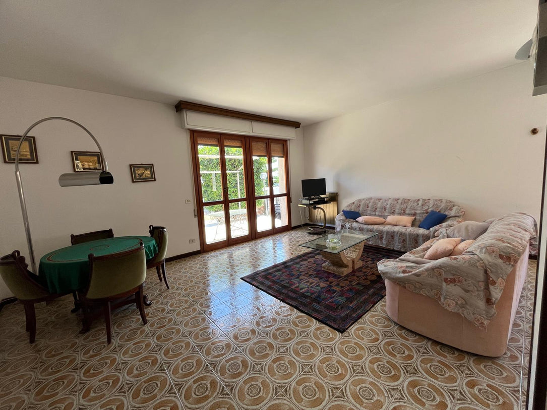 Villa Indépendante avec Vue sur la Mer – 450.000 € situer  sur les hauteurs de Vintimille a 20mn de menton et 35mn de Monaco