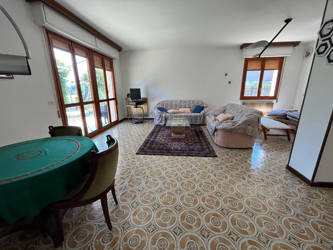 Villa Indépendante avec Vue sur la Mer – 450.000 € situer  sur les hauteurs de Vintimille a 20mn de menton et 35mn de Monaco