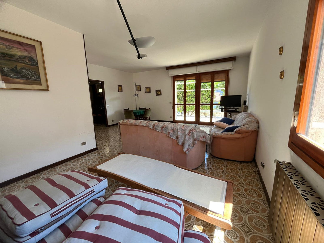 Villa Indépendante avec Vue sur la Mer – 450.000 € situer  sur les hauteurs de Vintimille a 20mn de menton et 35mn de Monaco