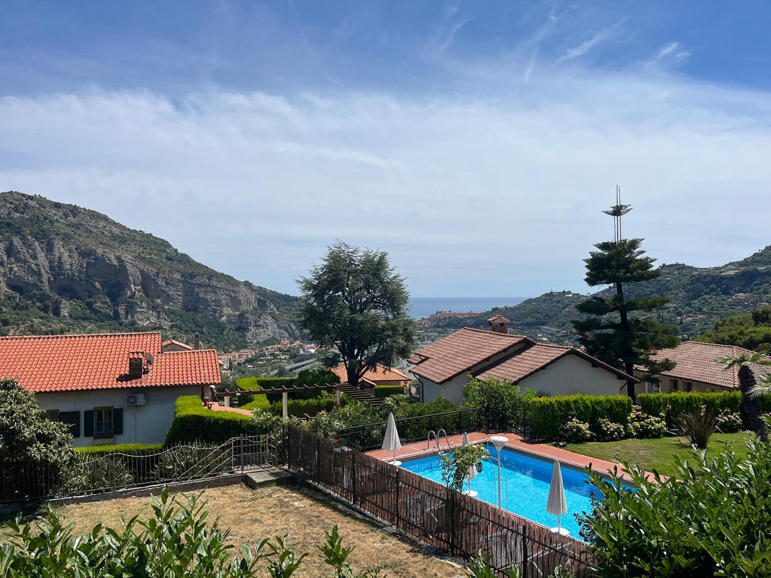 Villa Indépendante avec Vue sur la Mer – 450.000 € situer  sur les hauteurs de Vintimille a 20mn de menton et 35mn de Monaco