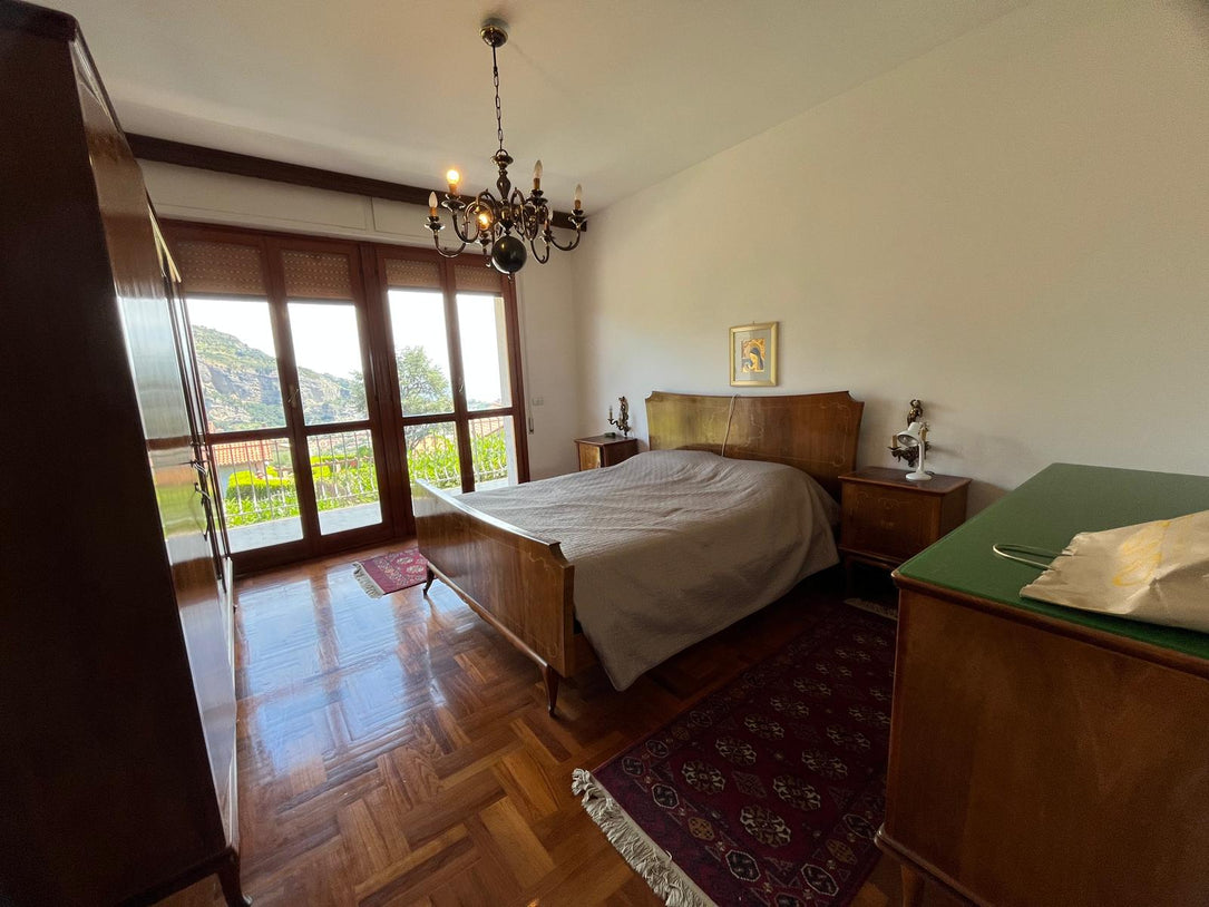 Villa Indépendante avec Vue sur la Mer – 450.000 € situer  sur les hauteurs de Vintimille a 20mn de menton et 35mn de Monaco