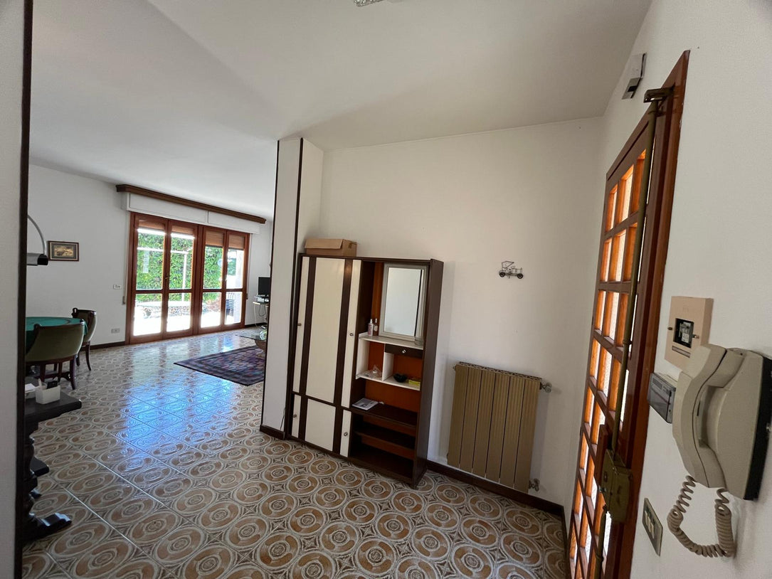 Villa Indépendante avec Vue sur la Mer – 450.000 € situer  sur les hauteurs de Vintimille a 20mn de menton et 35mn de Monaco