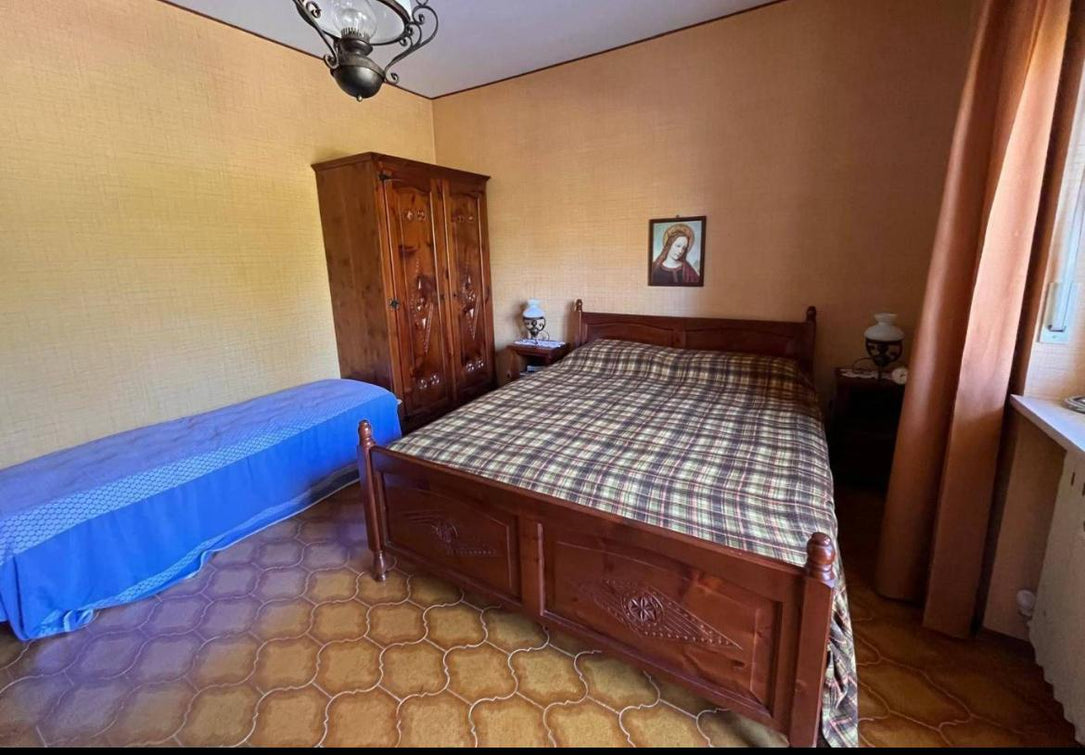 Cinq pièces - 90 000 € - 110 m²