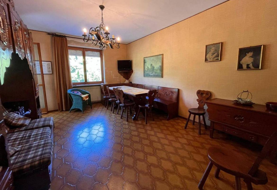 Cinq pièces - 90 000 € - 110 m²