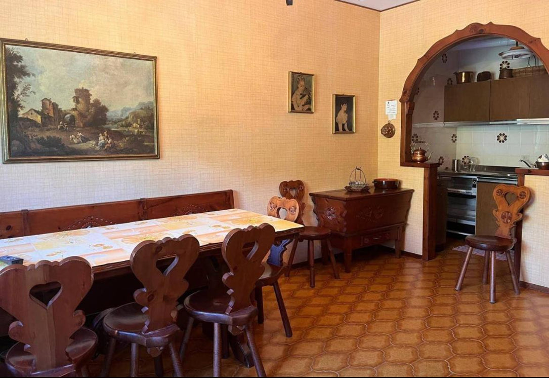 Cinq pièces - 90 000 € - 110 m²