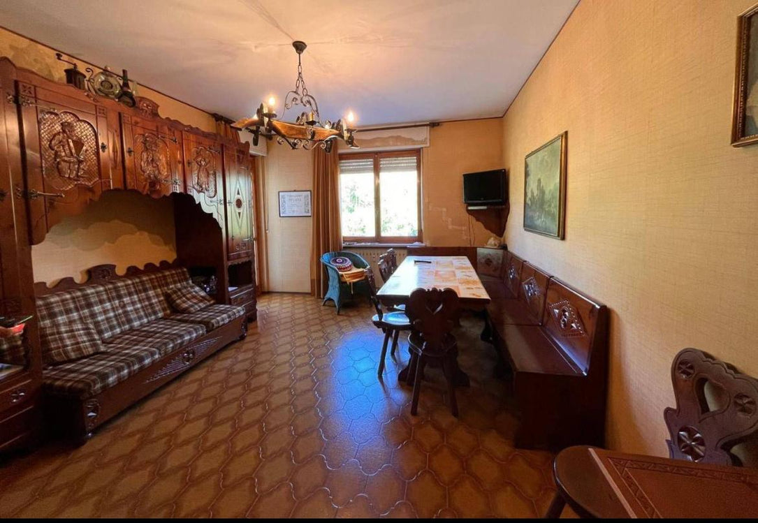 Cinq pièces - 90 000 € - 110 m²