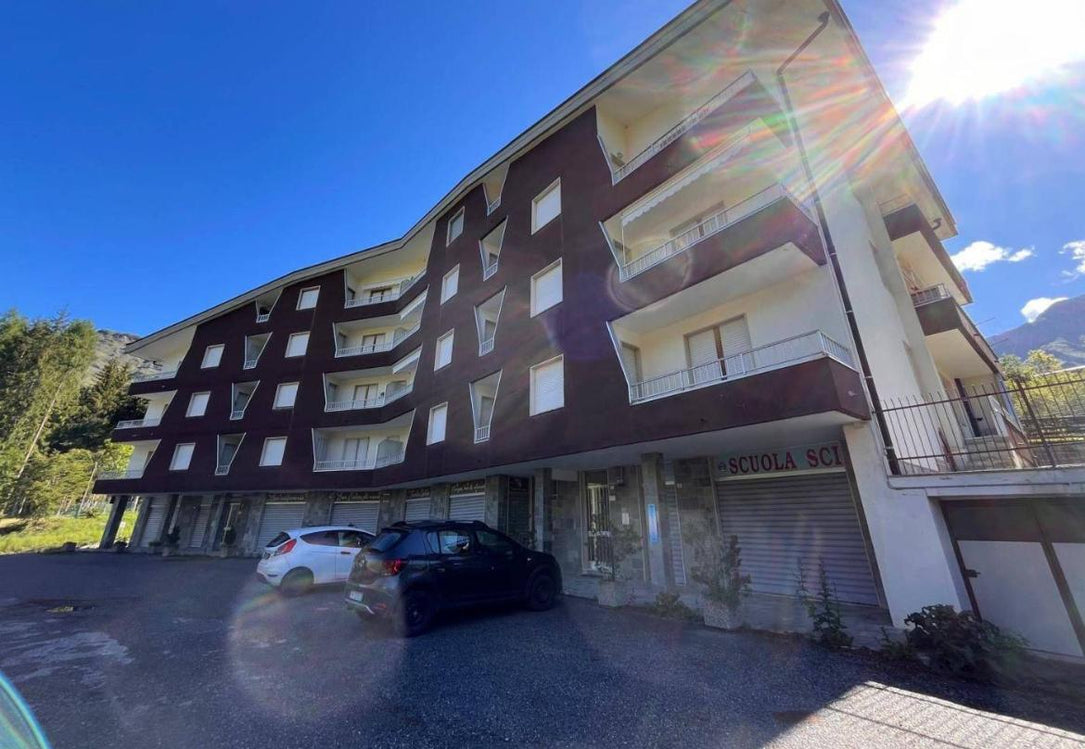 Cinq pièces - 90 000 € - 110 m²