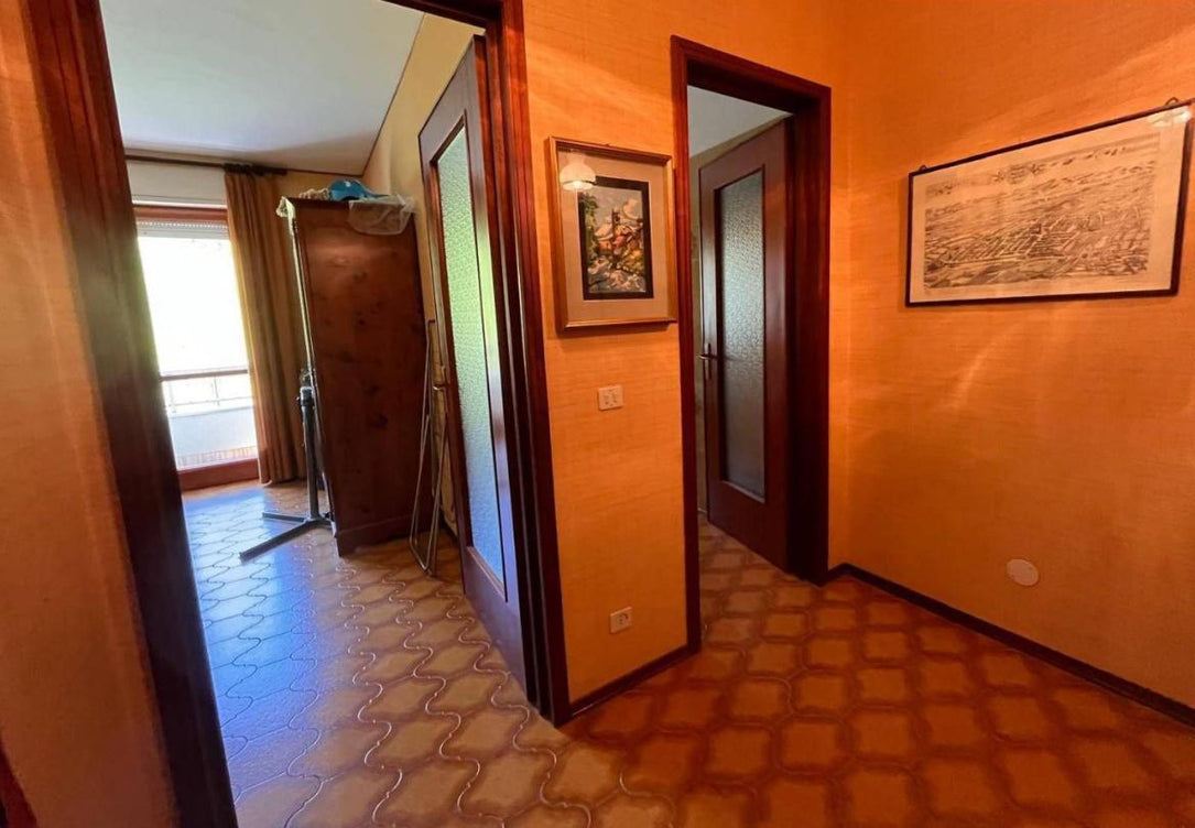 Cinq pièces - 90 000 € - 110 m²