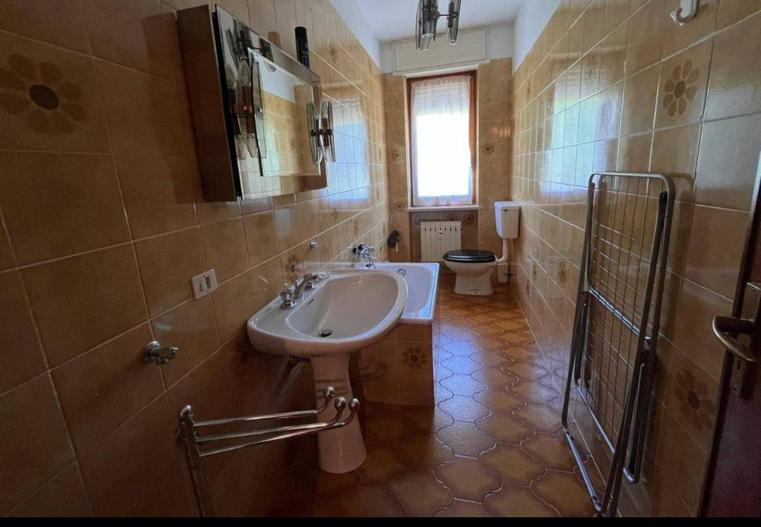 Cinq pièces - 90 000 € - 110 m²