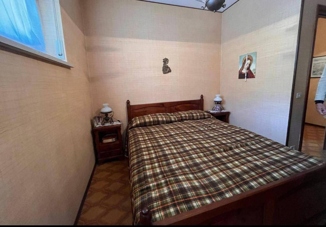 Cinq pièces - 90 000 € - 110 m²