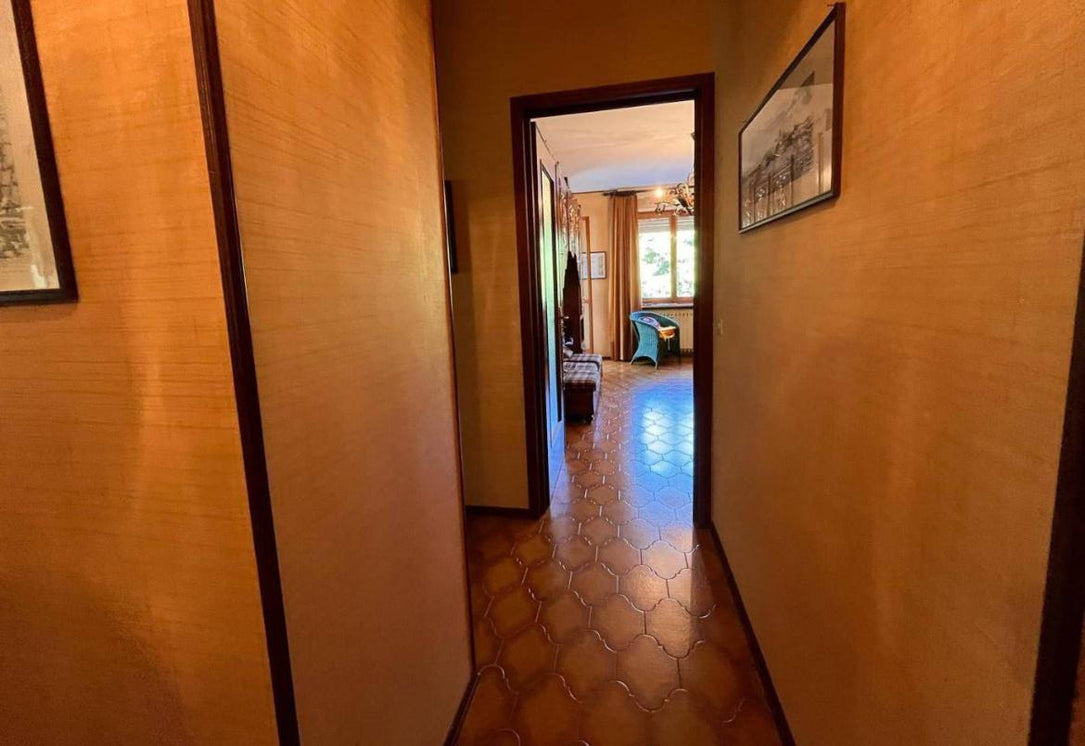 Cinq pièces - 90 000 € - 110 m²