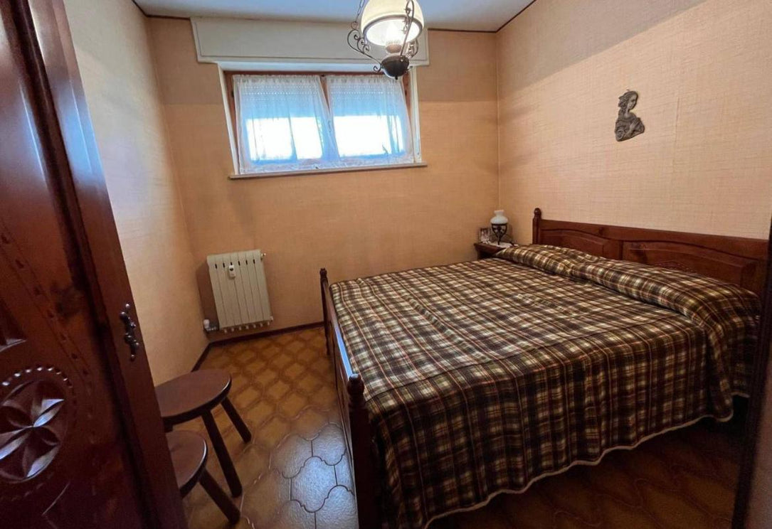 Cinq pièces - 90 000 € - 110 m²