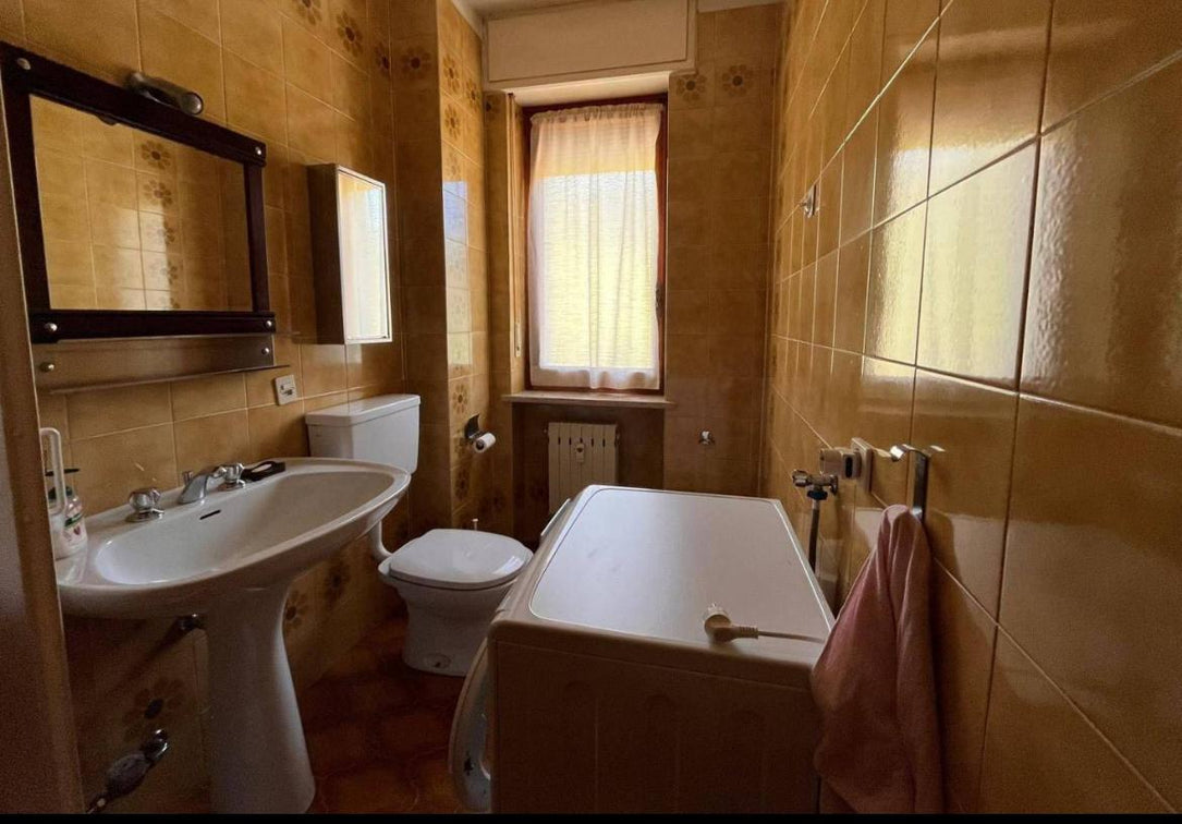 Cinq pièces - 90 000 € - 110 m²